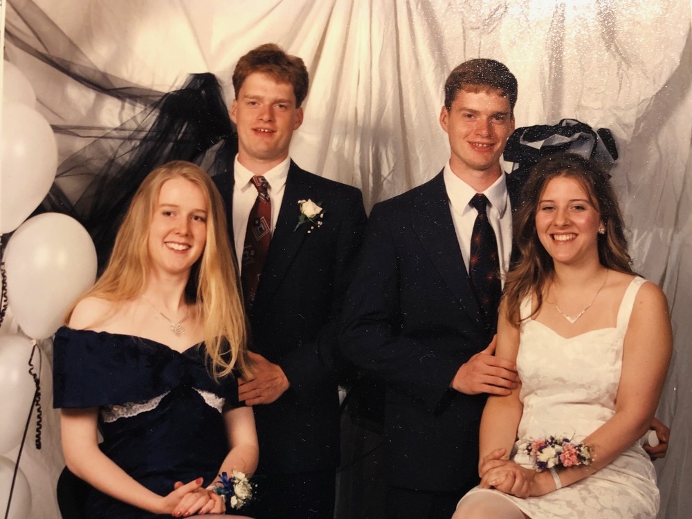Freundinnen fürs Leben: Meike (links) und Missy bei der gemeinsamen Prom-Party 1993 in St- Louis, Missouri. 