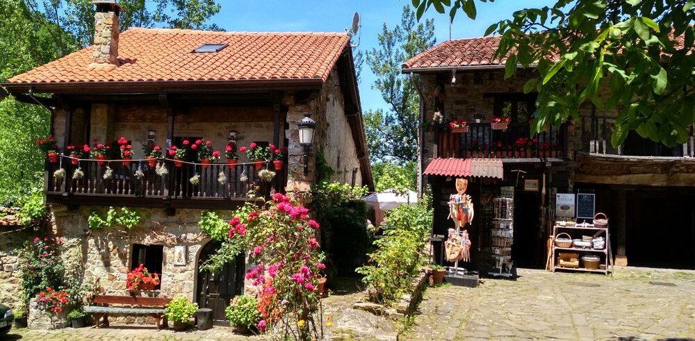 Typische Häuser in Kantabrien
