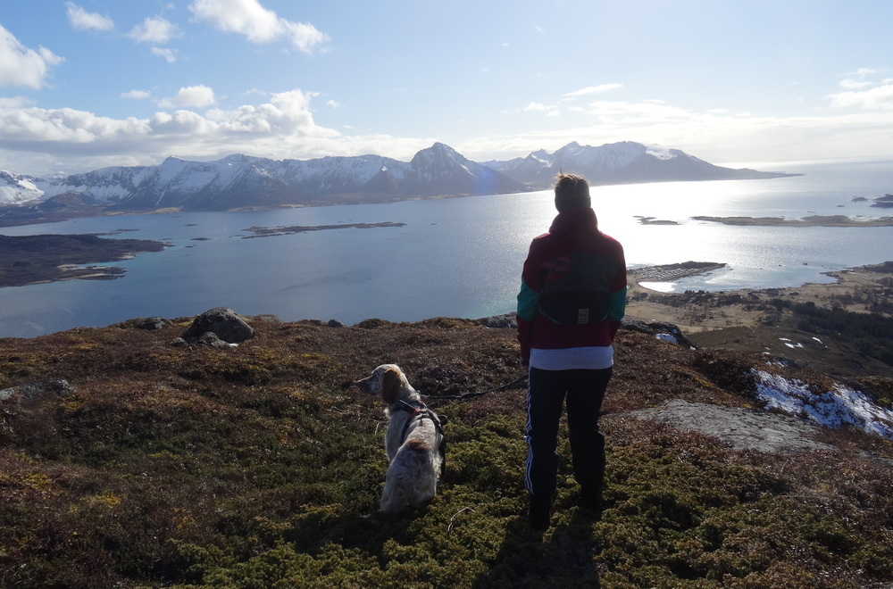 Austauschschülerin vor Landschaft in Norwegen