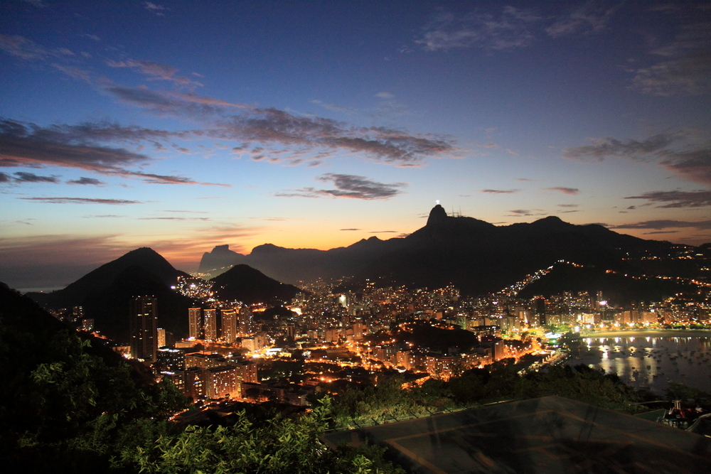 Stadtpanorama Rio de Janeiro bei Nacht