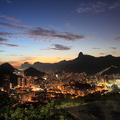 Stadtpanorama Rio de Janeiro bei Nacht